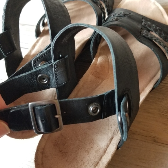 Ugg Serinda Leather Cork Gum Sole Wedge Sandals - Picture 8 of 12